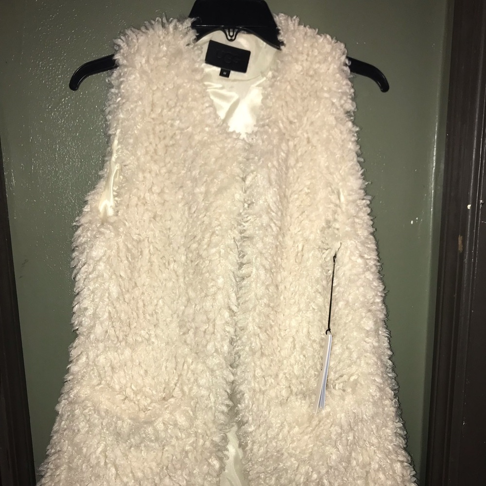 Ugg Australia Faux Fur Farrah Vest Med LAST ONE - Picture 1 of 8